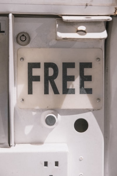 白色和黑色的12号
